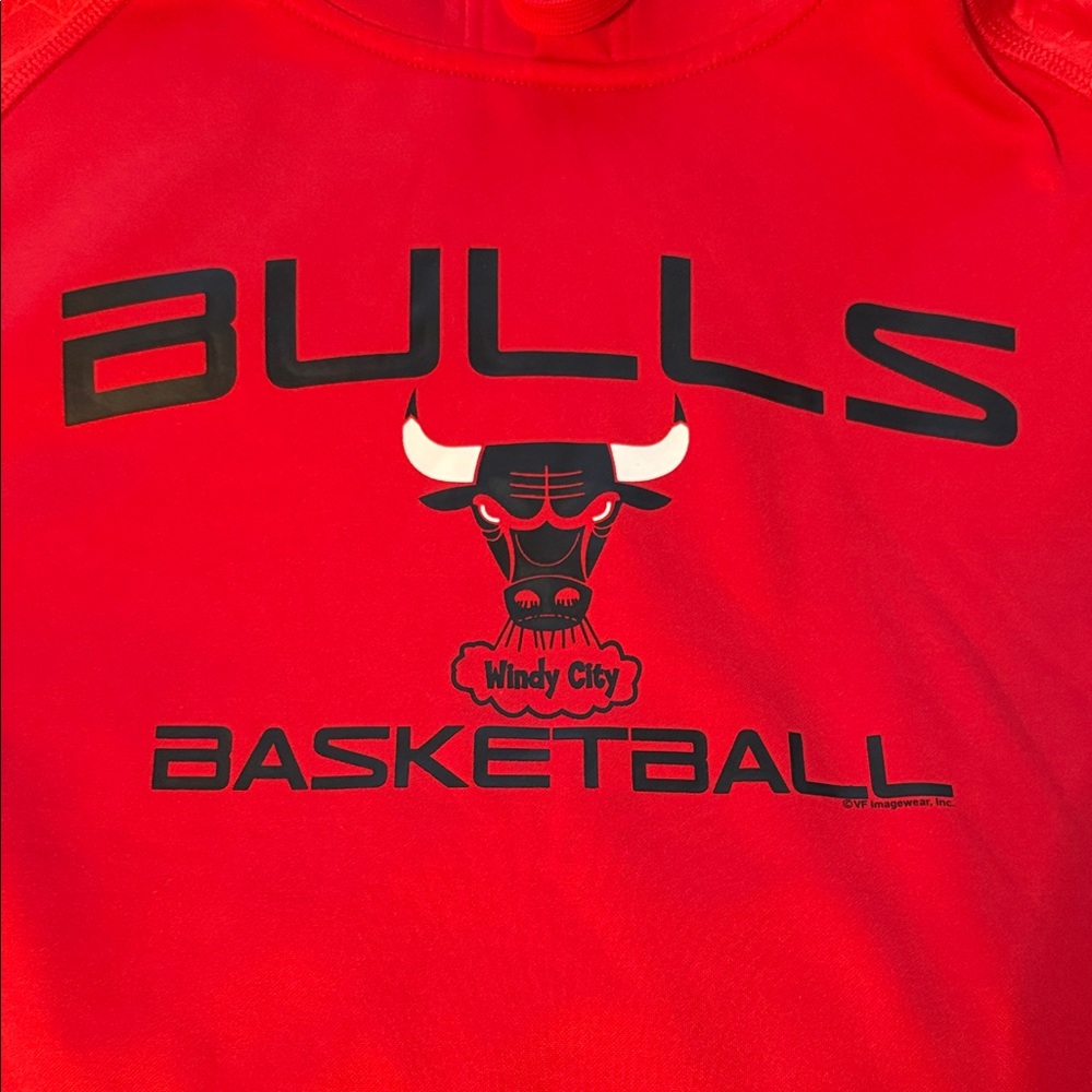 Majestic Red Chicago Bulls Basketball Hoodie - Picture 4 of 5